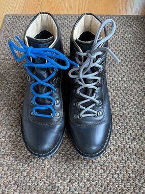 Merrill Waitsfield 1981 waterproof hiking or urban walking boot.